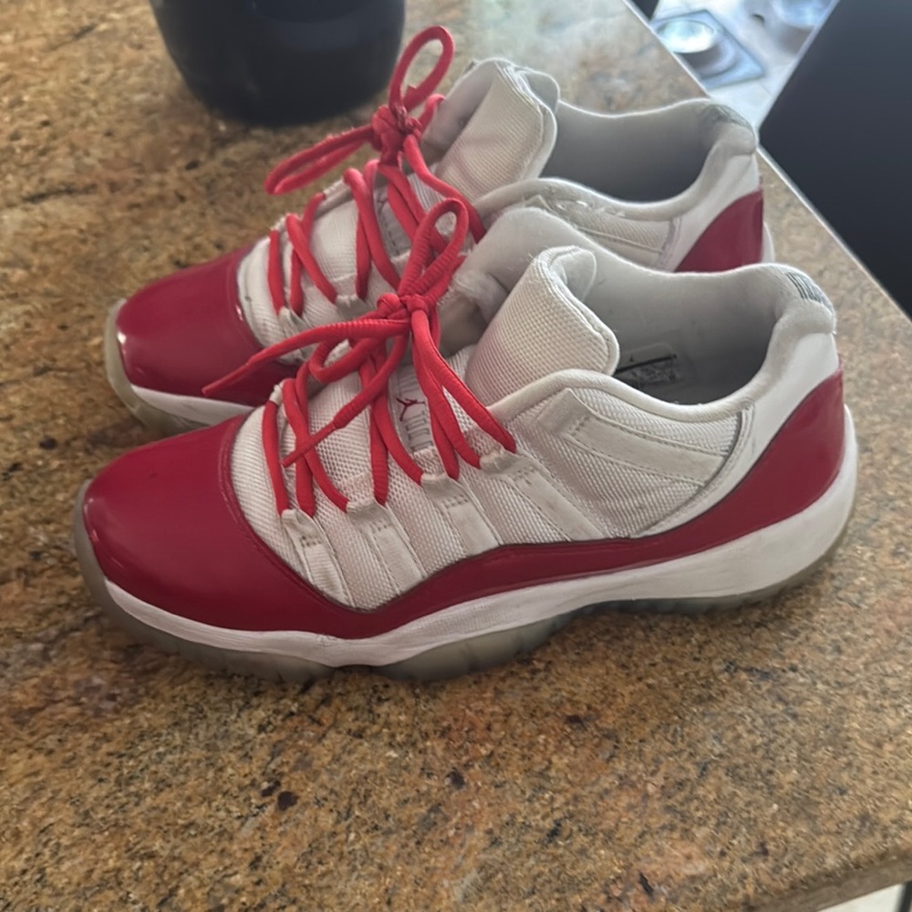 Jordan 11 Retro Cherry - size 6Y